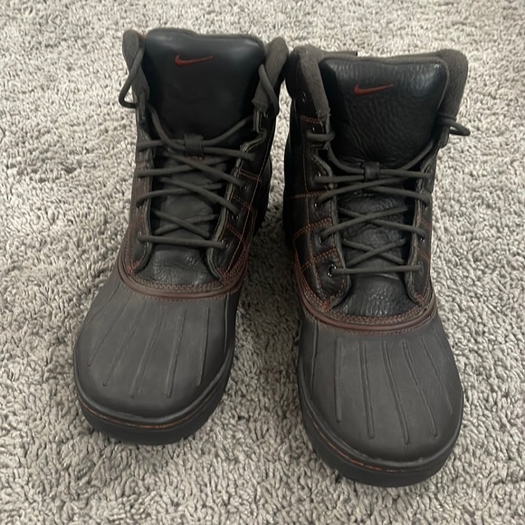 Nike boots - Picture 2 of 2